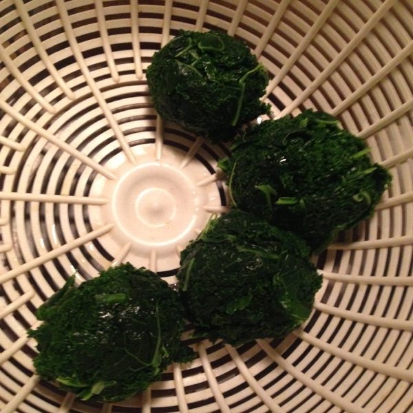 blanched-kale-collecting-draining-the-servings